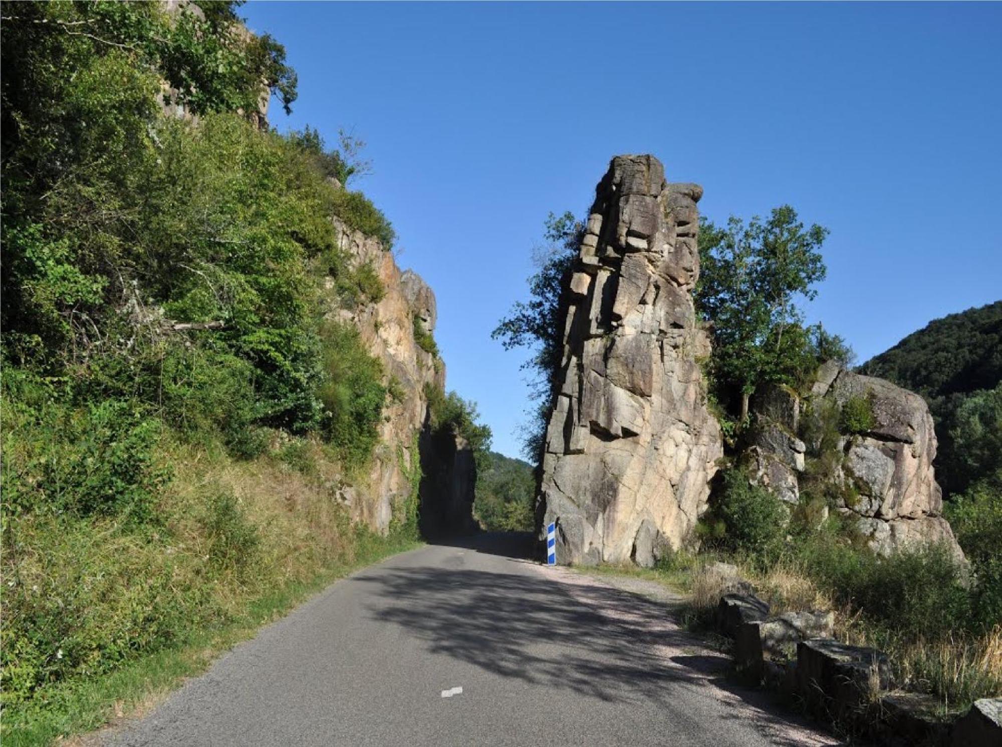 Hotel Restaurant Les Gorges De Chouvigny ภายนอก รูปภาพ